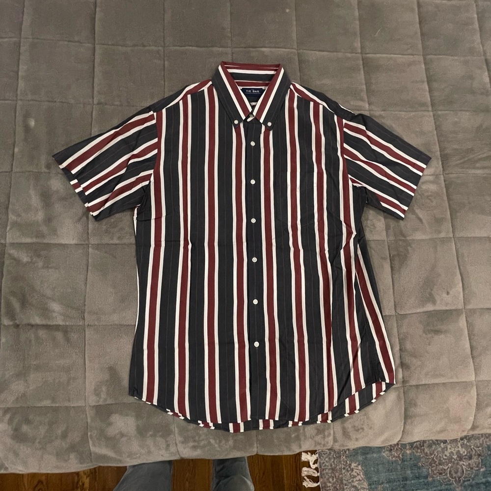The tie bar button down